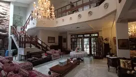Rumah Besar Tepi jalan Utama Area Timoho Dekat Kampus UIN