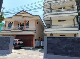 Rumah induk dan kost baru kamar banyak dekat STIM YKPN & UGM