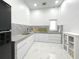 Jual Rumah Baru Fully Furnished di Komplek Adam Malik Riverside, Medan