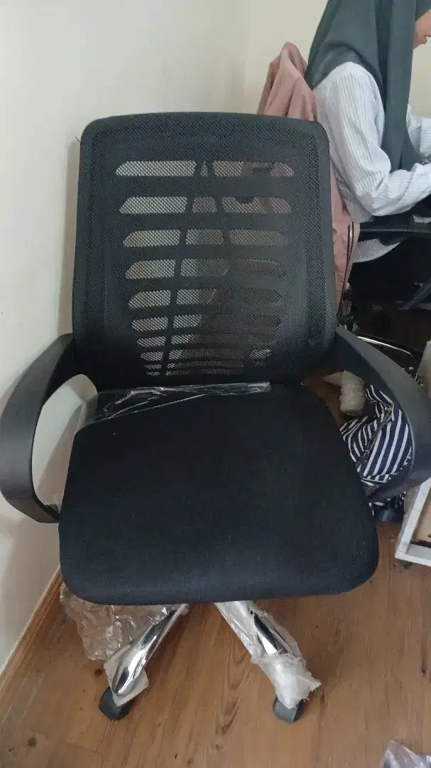 Kursi kantor pemakaian 5 bulan