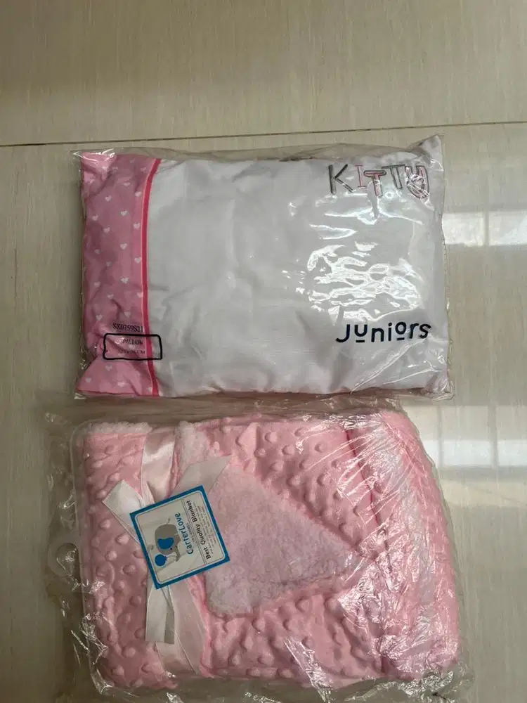 Bantal dan selimut bayi