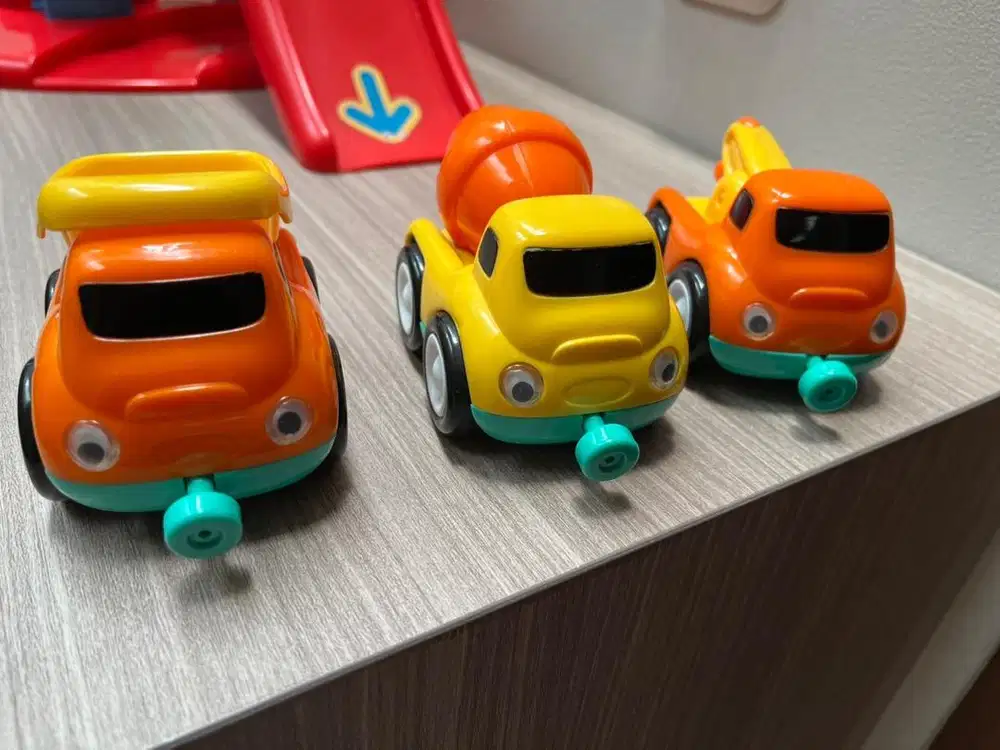 Mainan mobil 1set isi 3