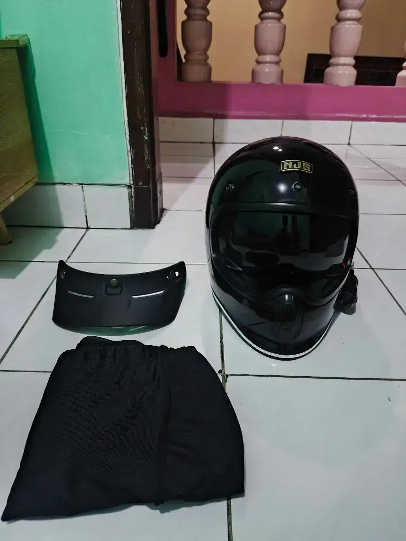 Helm NJS Freedom + Interkom Retouch X3