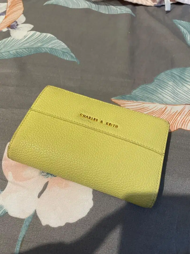 Dompet Charles & Keith