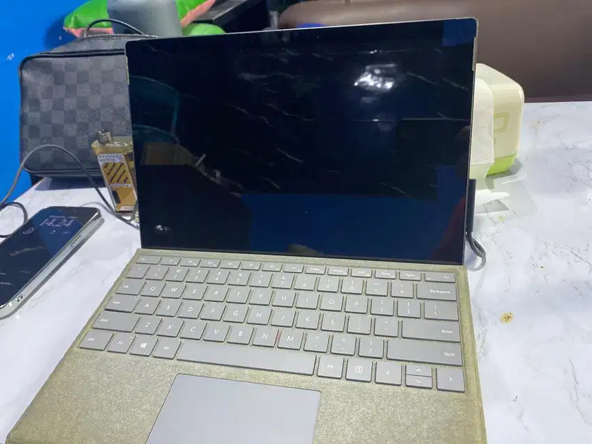 Microsoft surface pro 7 i5 8 / 256
