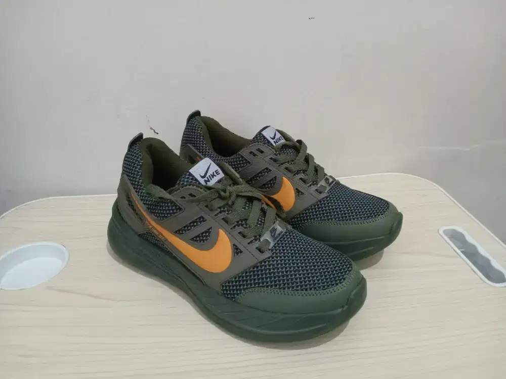 Nike Army Green