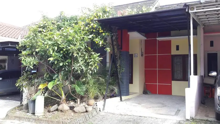 Disewakan rumah semi-furnished di dekat Stadion Pakansari Cibinong.