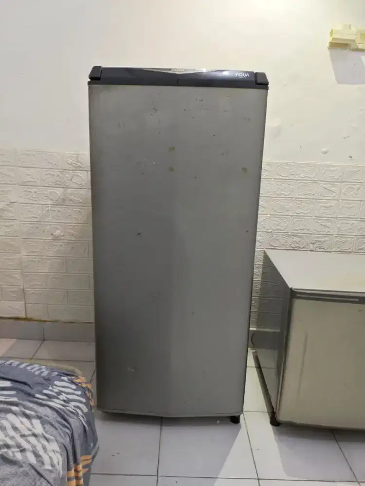 Kulkas Merk Aqua - Sanyo 1 Pintu + Kulkas Kecil Merk Toshiba