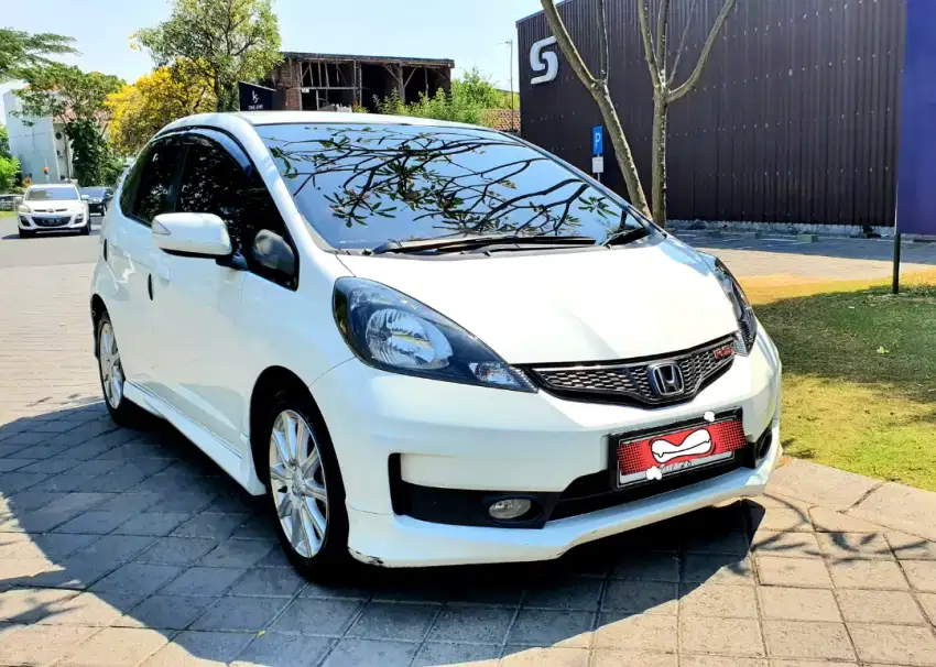 Unit LANGKA Honda Jazz RS 2013/2014 Putih Matic Spt Baru