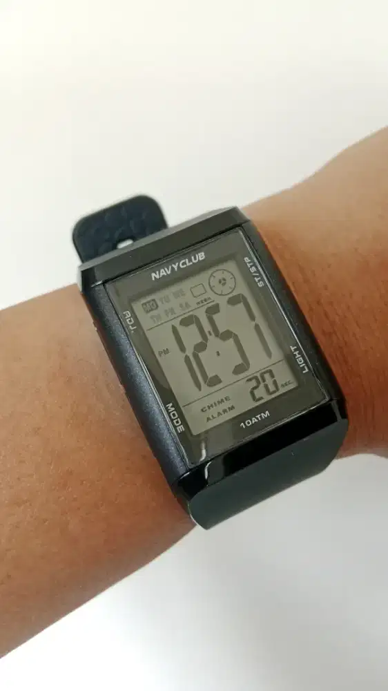 Jual murah Jam Navy Club Scope masih mulus sekali beli bln maret ..