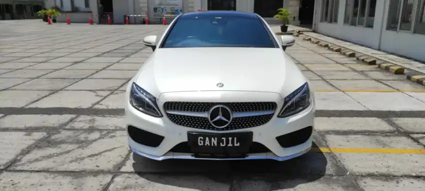 MERCEDES BENZ C300 COUPE PUTIH 2017 KM 22 RB ANTIK