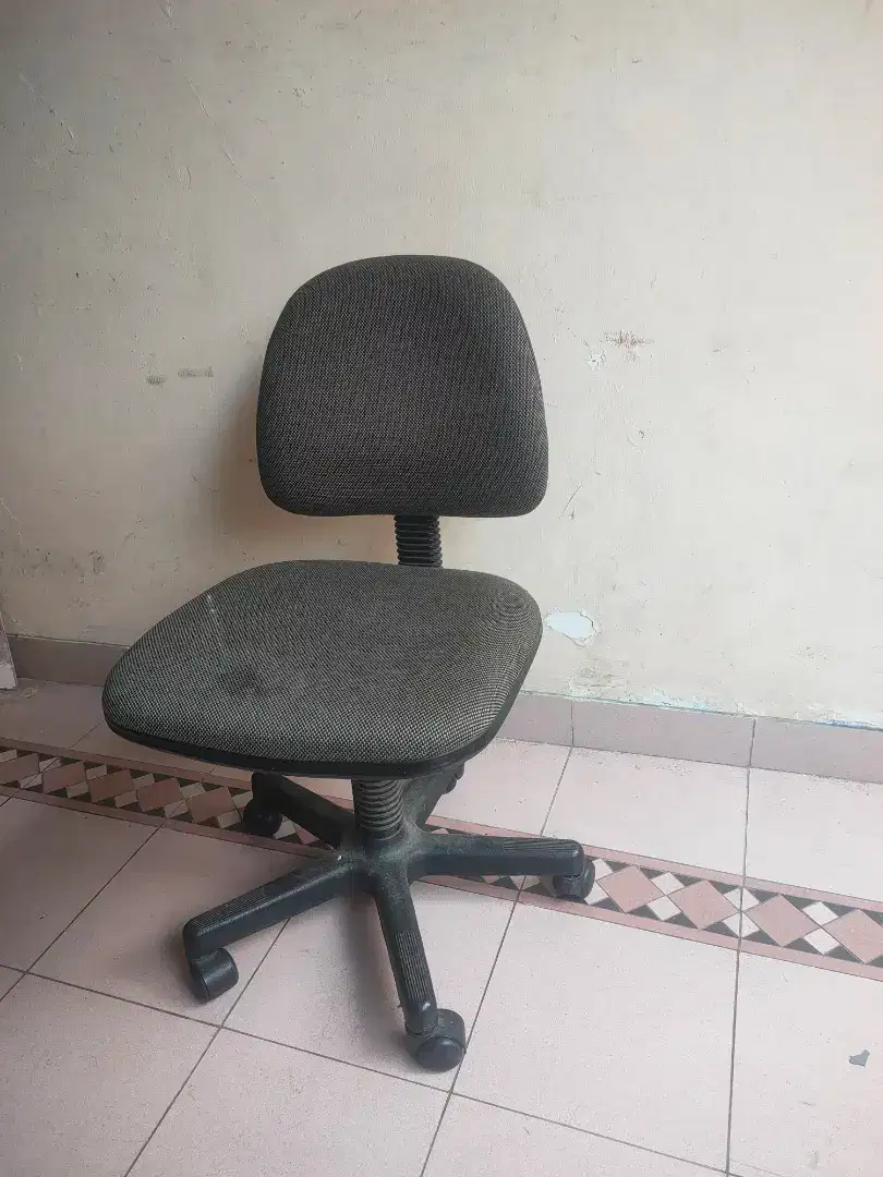 Kursi kantor putar