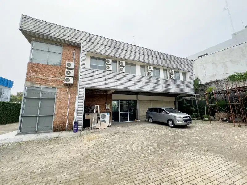 Gedung Kantor di Jalan Boulevard Summarecon Gading Serpong