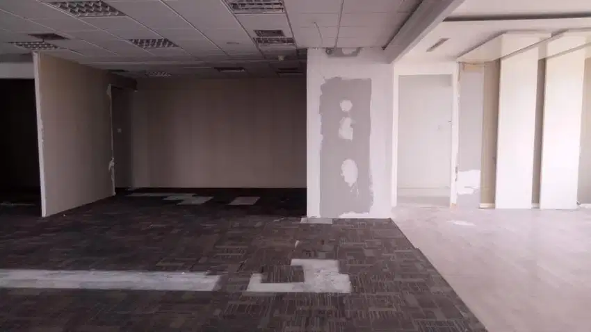 Kantor di The East Tower Mega Kuningan, 373m2, partisi