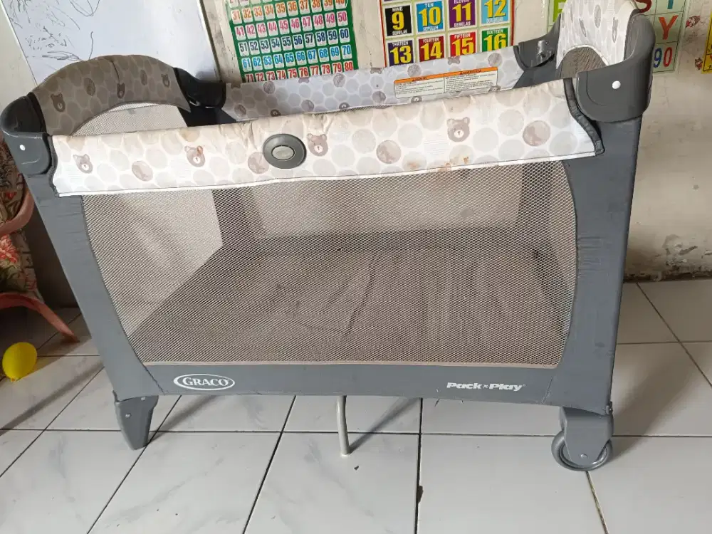 Tempat tidur bayi graco