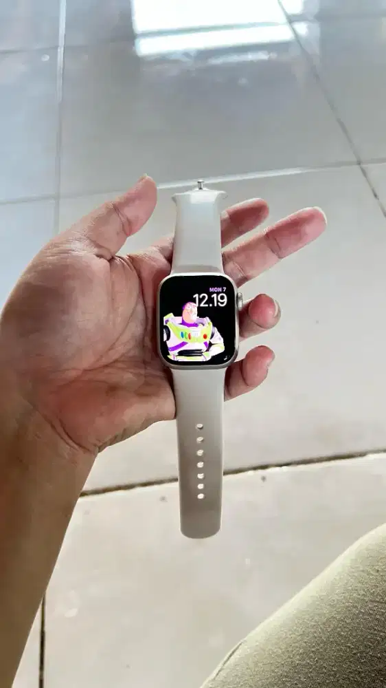 Apple watch series 8 silver