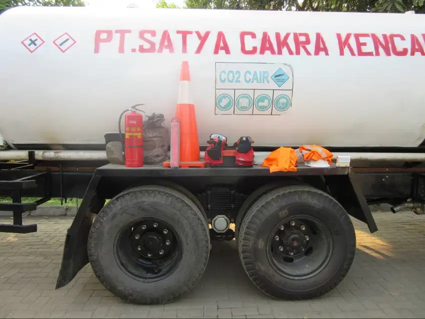 Supir Truk Tangki CO2
