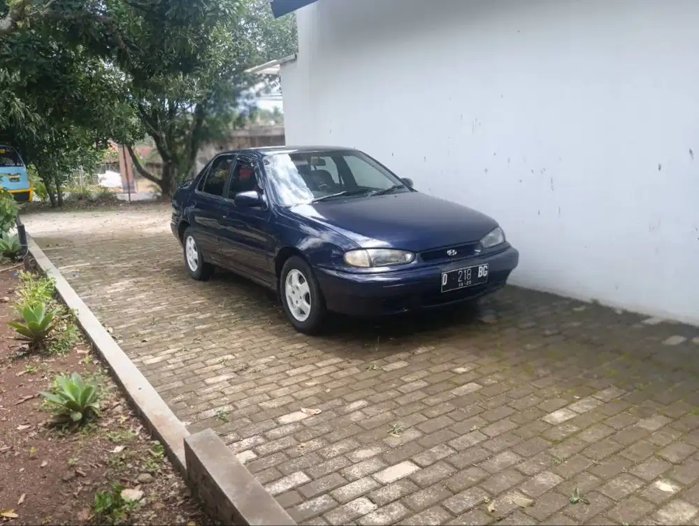 Hyundai Elantra 1995 1.6 MT