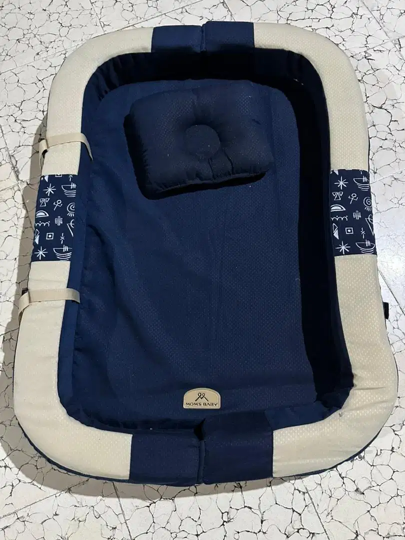 Jual  kasur bayi + sofa bayi. Include kelambu kasurnya.