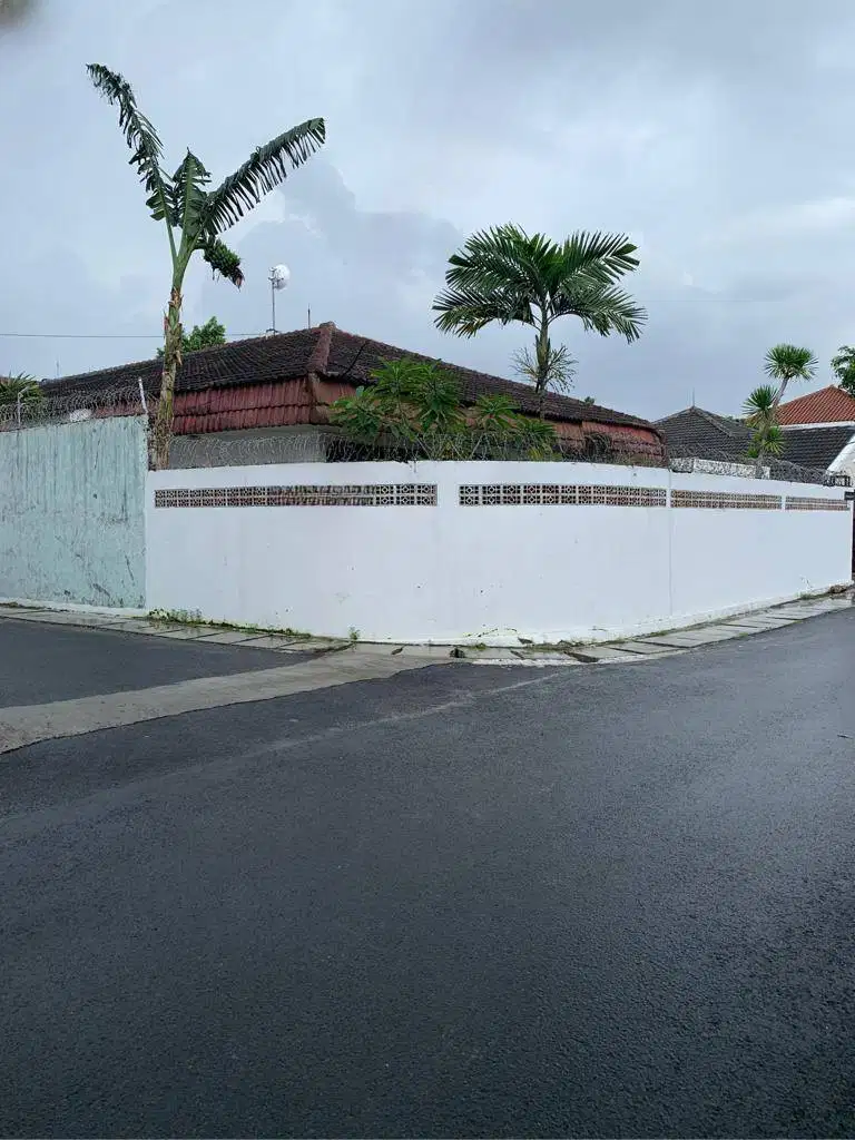 HOT SALE!!!Rumah posisi Hook Hitung Tanah Di Bangka Jakarta Selatan