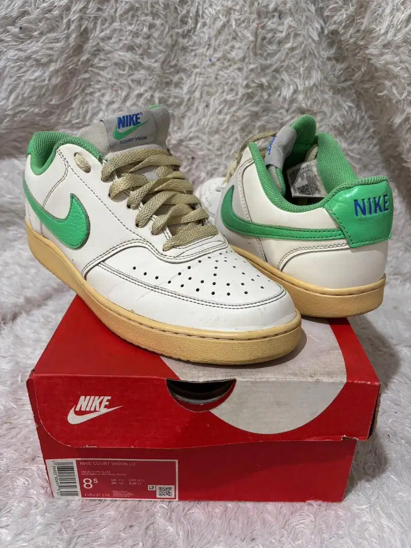 Nike classick white green