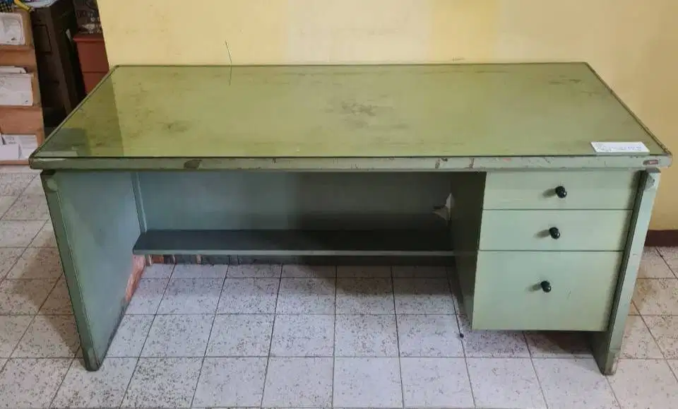 Meja Direktur/Manager ukuran 160x70x75 cm