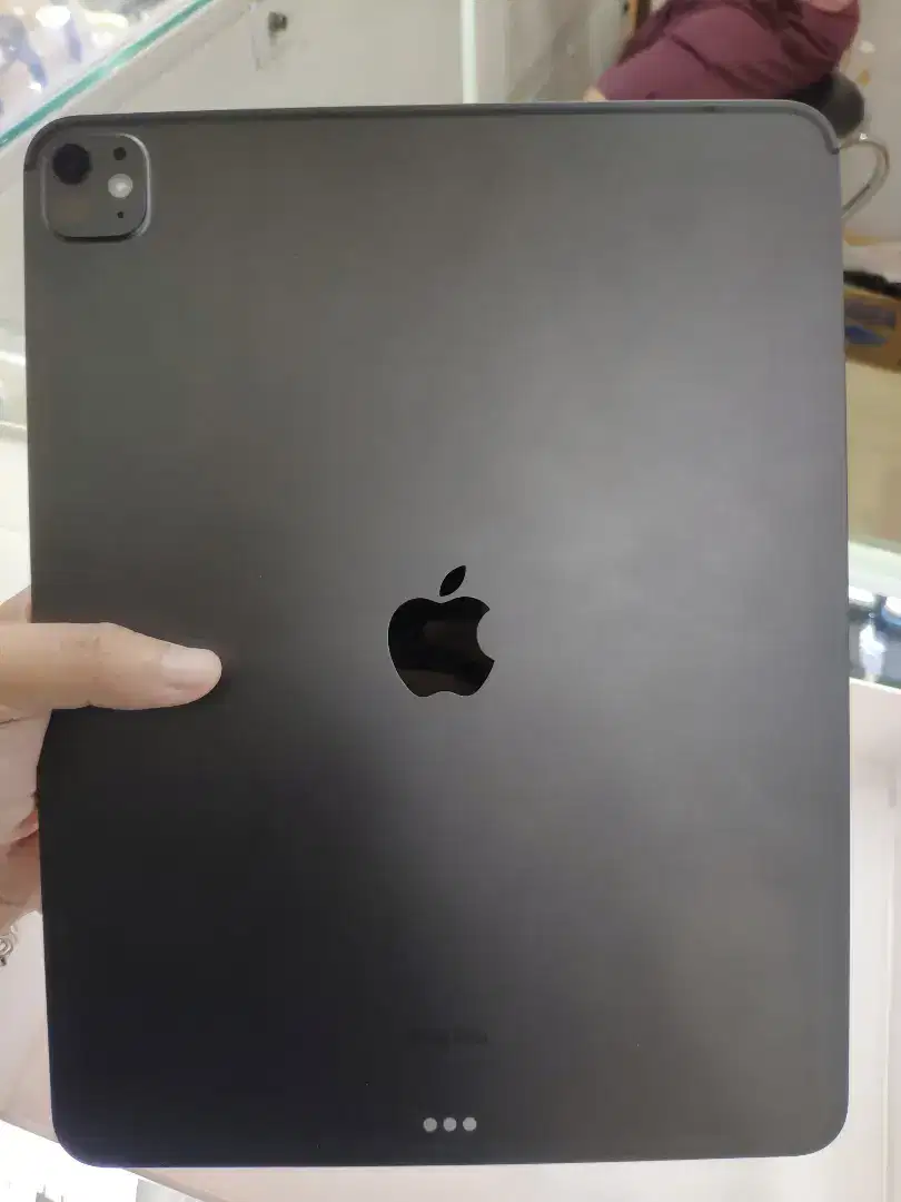 Ipad pro m4 13 inch 256 gb ex inter garansi agustus 2025 bh 100