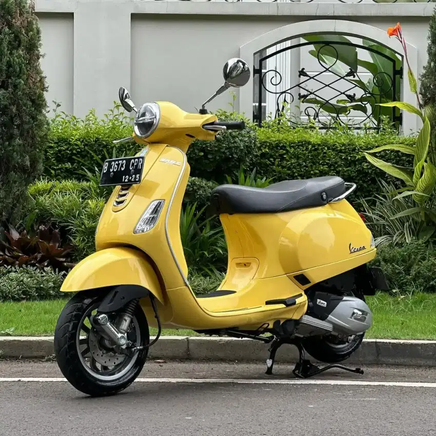 Piaggio Vespa LX IGET 125 LED TH 2020 warna Kuning Very Good Condition