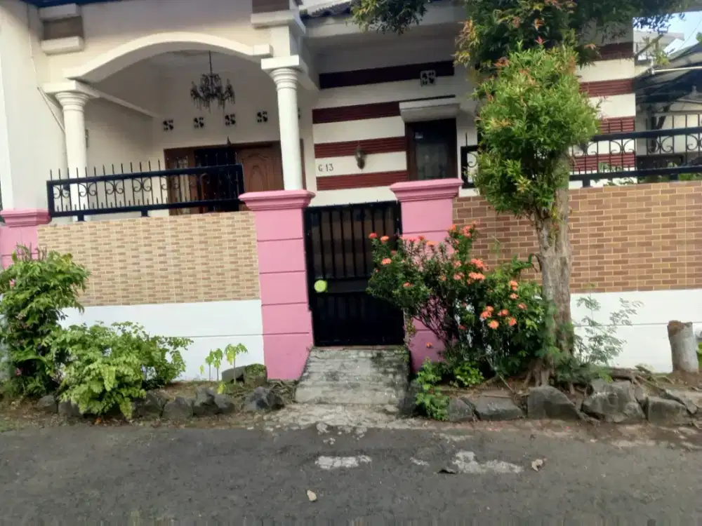 Dijual Rumah di Komplek Joglo Baru posisi Hook nyaman dan asri