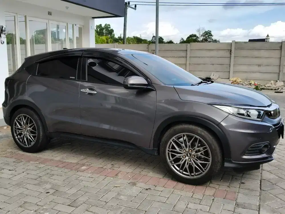 HR-V 1.5 E CVT Grey Metalic