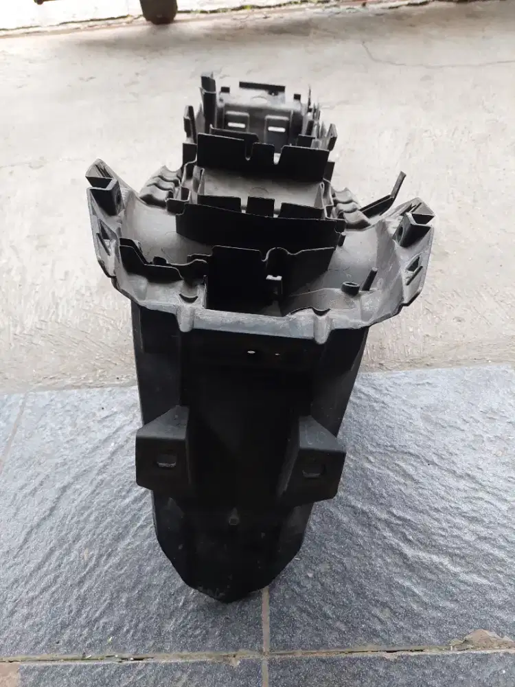 Spakbor belakang CB150R Old