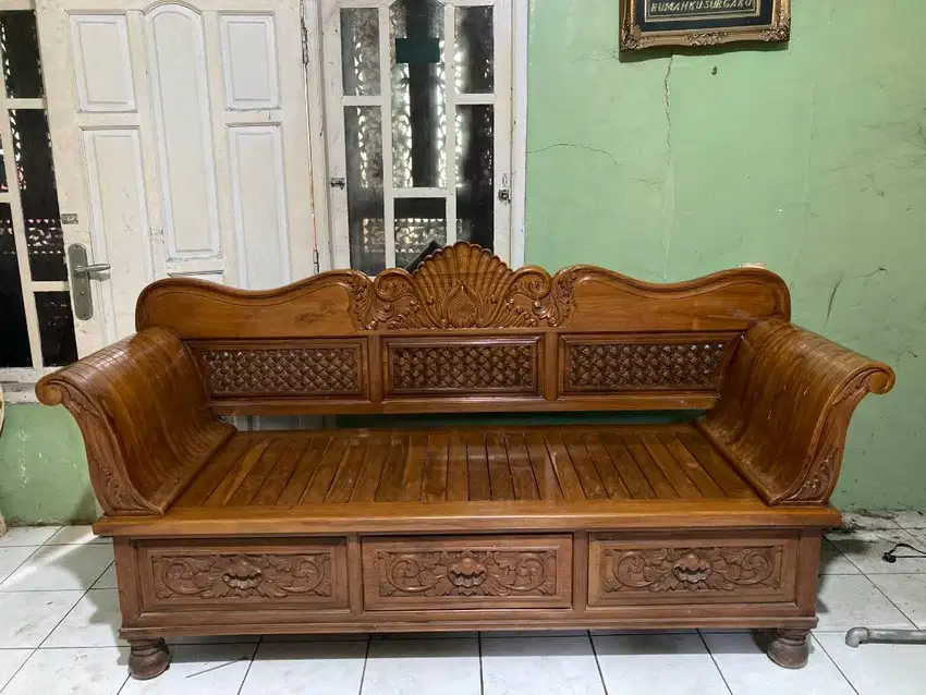 Bale-Bale Jati Ukir Klasik