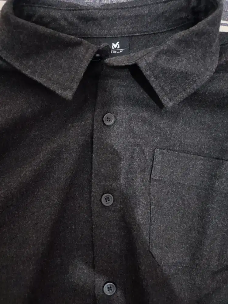 Kemeja Hitam Abu Golf