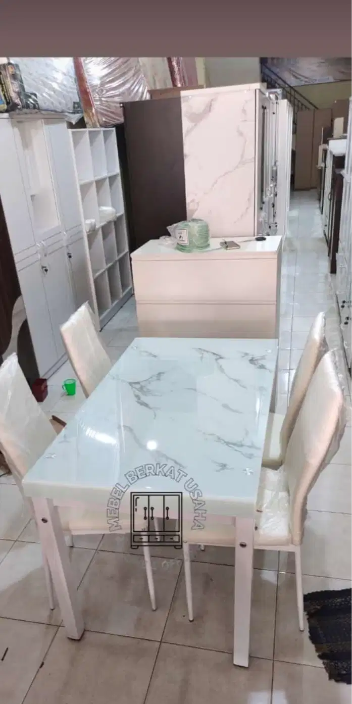 Meja Makan Kaca Marmer Marble 4 Kursi Minimalis Berbagai Model