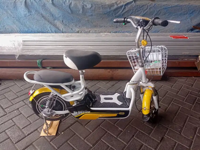 SEPEDA DAN MOTOR LISTRIK BERBAGAI MEREK DAN TYPE
