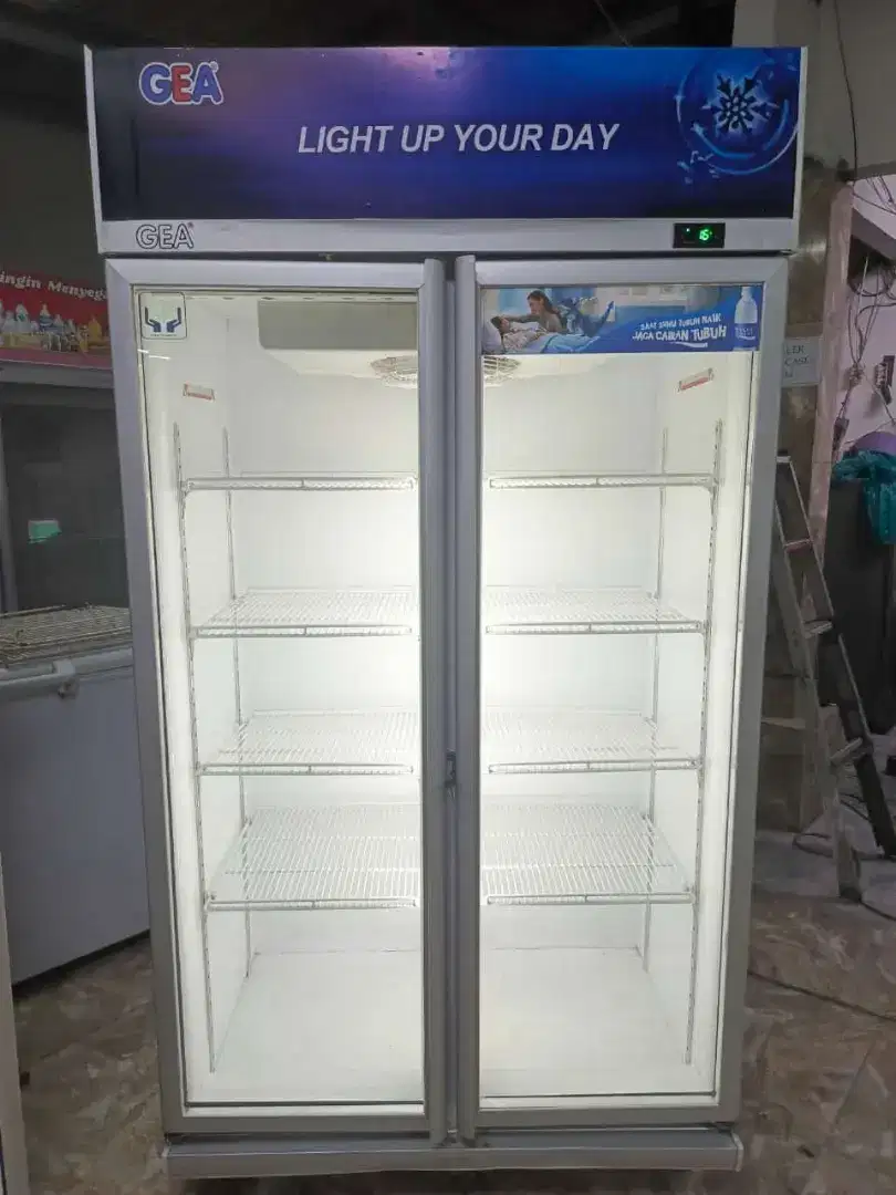 SHOWCASE 2 PINTU