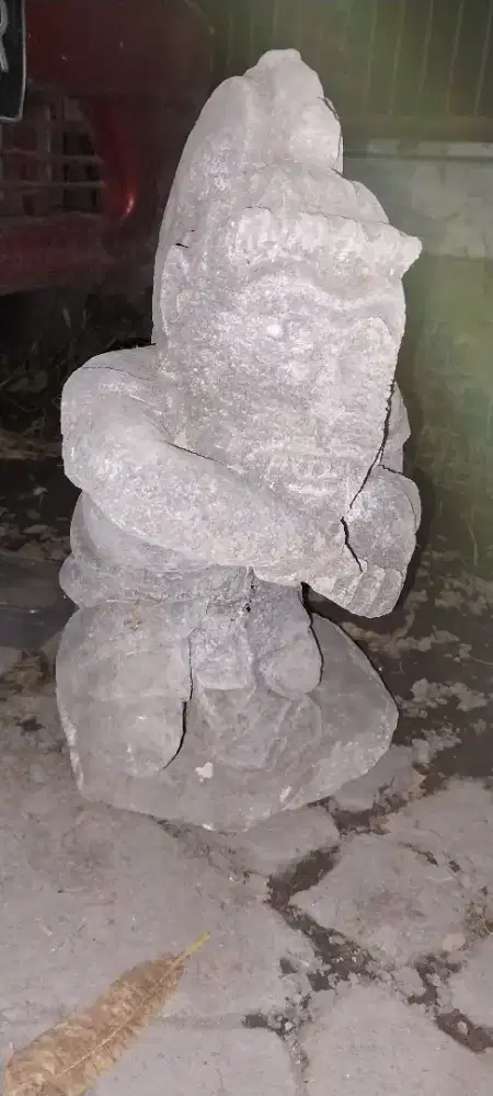 Patung dari batu anoman