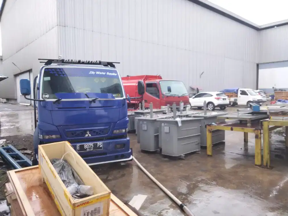 Penjual air tangki air bersih