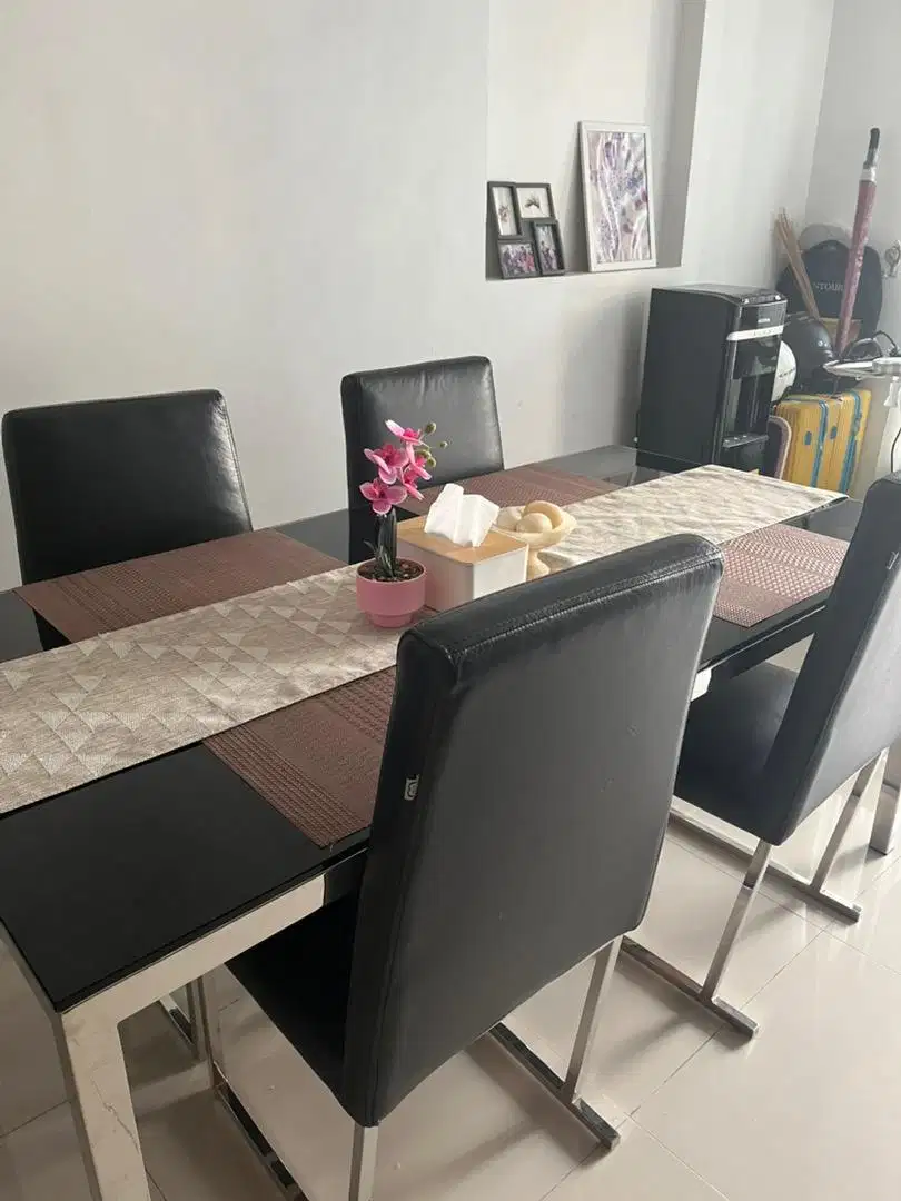 Dijual set Meja Makan Cellini