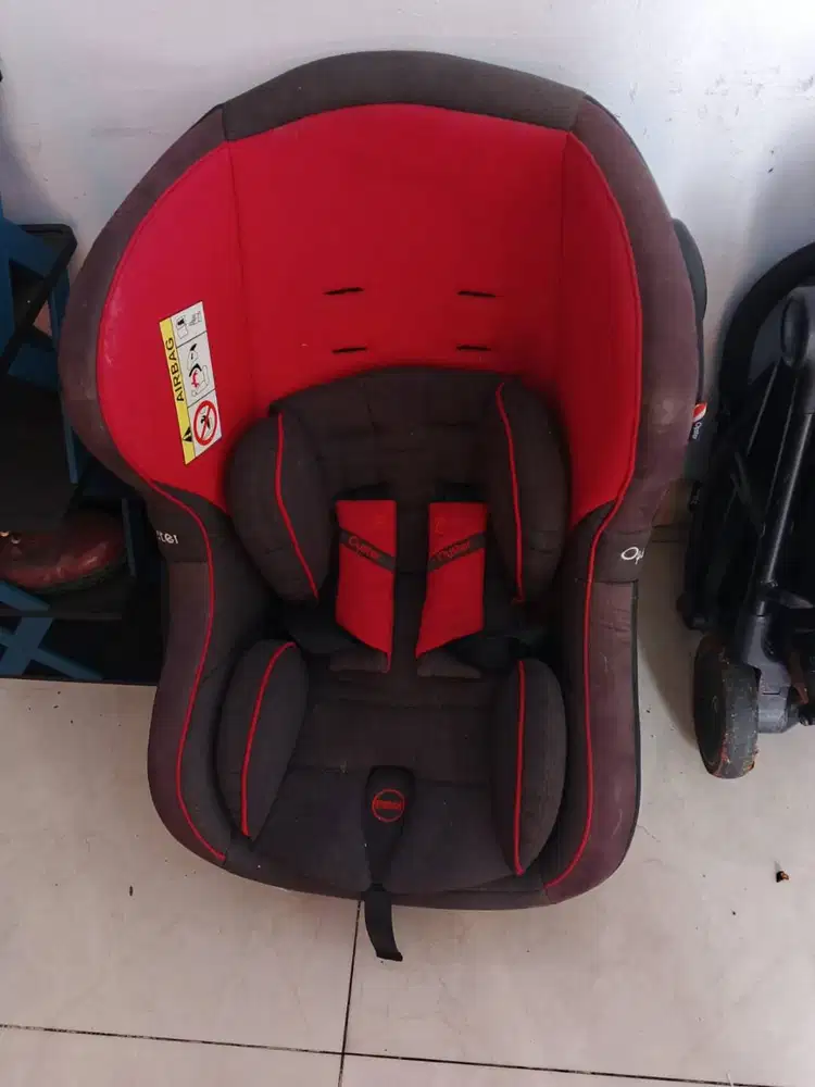 Carseat Babydoes (warna merah hitam)