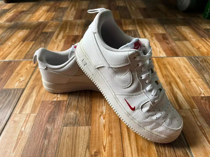 NIKE AIR FORCE 1 07 White/red ORIGINAL 100% - SIZE 43
