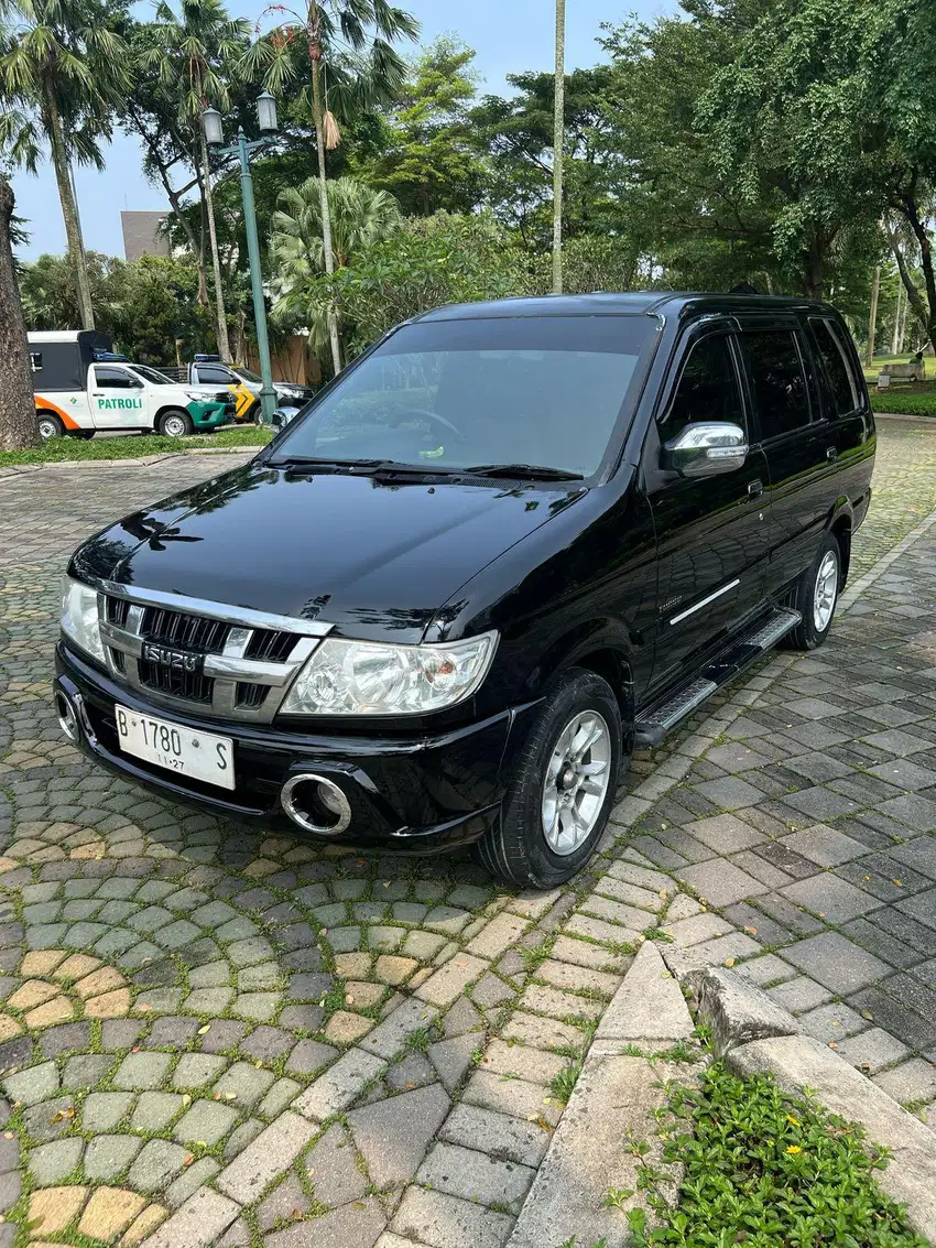 Isuzu Panther 2.5 LS Diesel MT Manual 2012