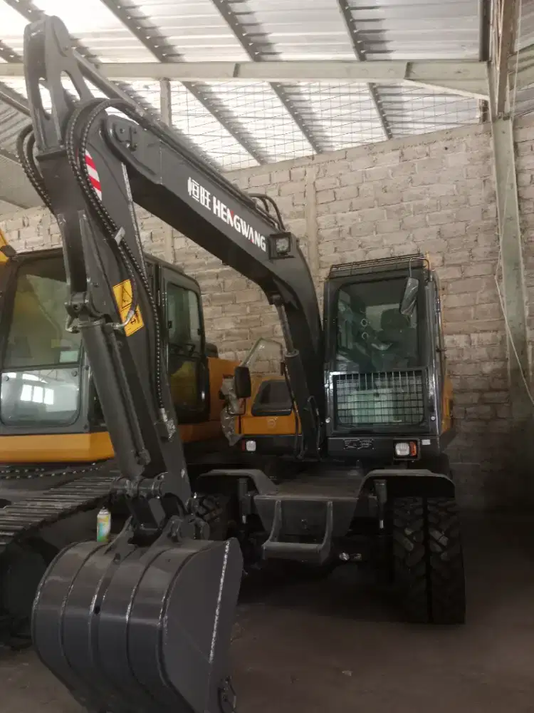 Wheel excavator hwl80