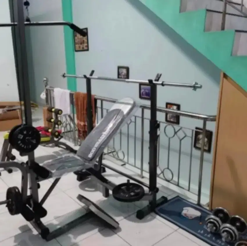 Bench press set-latfuldown