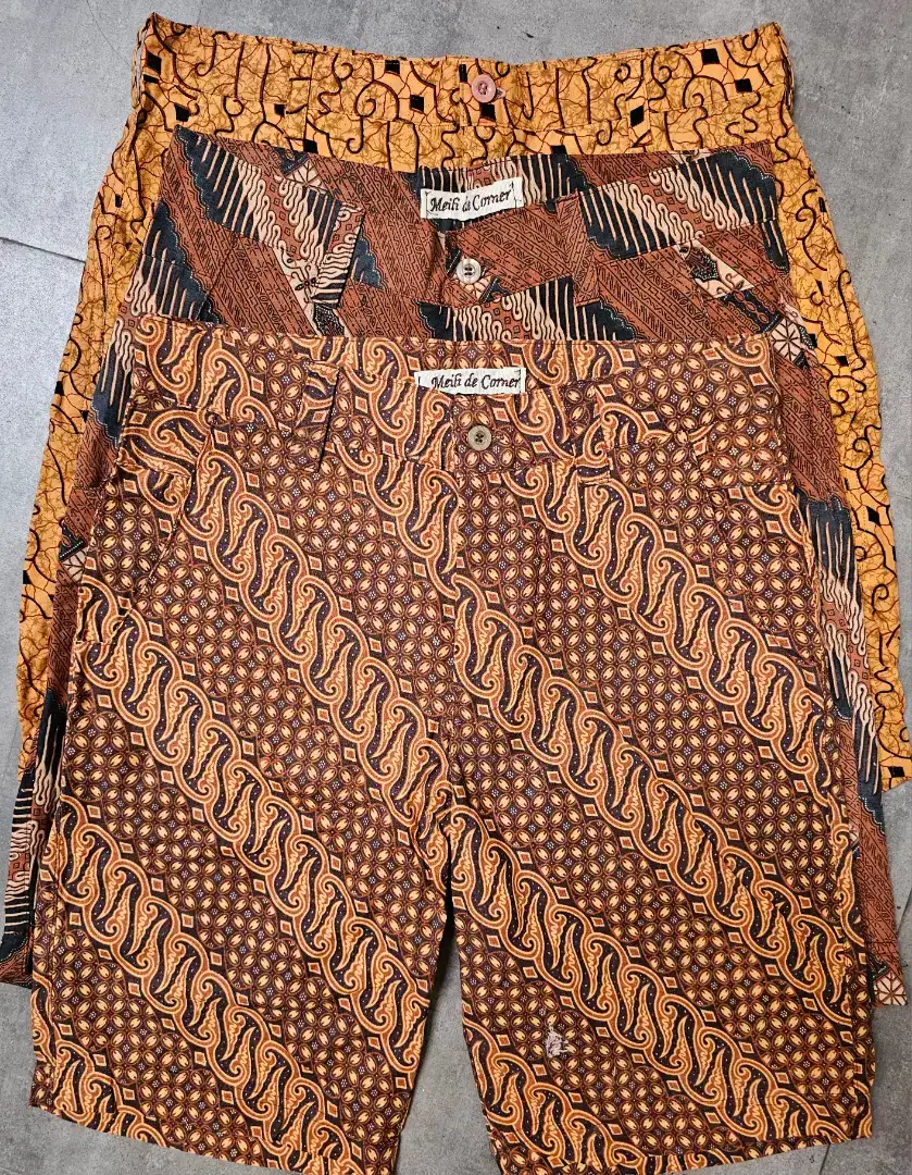 Celana pendek batik moderen
