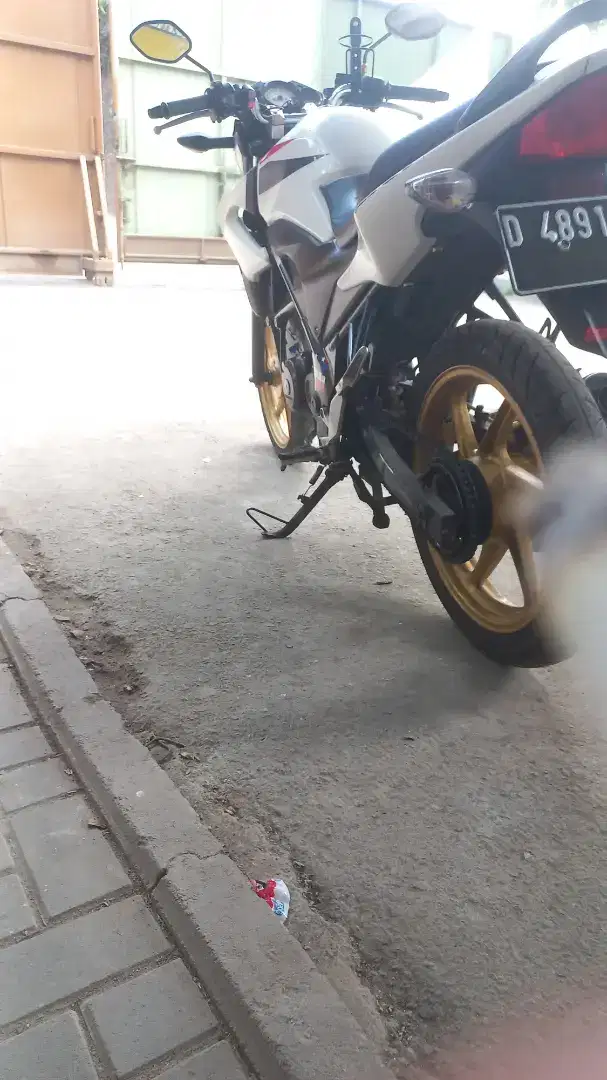Cb150r tahun 2015