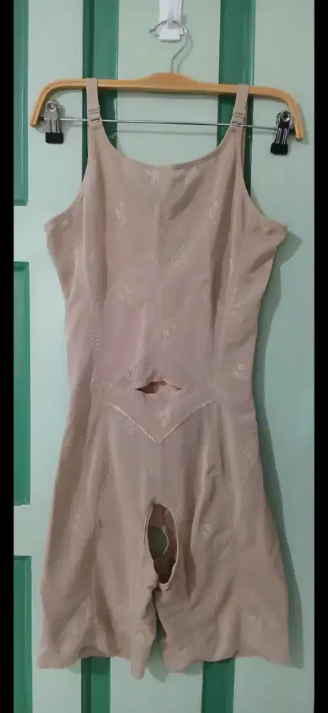 DIJUAL KORSET BADAN SAMPAI PAHA , MERK SORELLA. PAKAI 1 X.