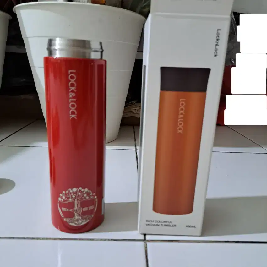 Botol air minum vacuum tumbler ( termos vakum )  Lock&Lock merah.