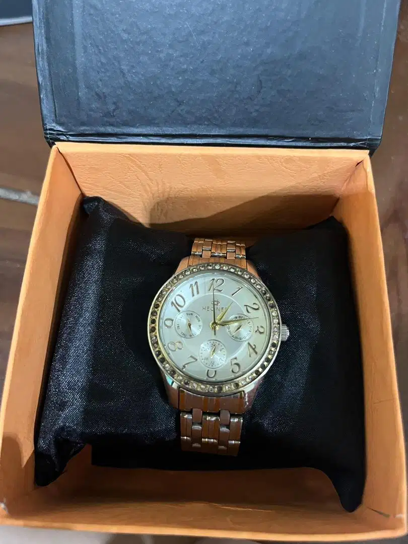 Jam tangan wanita hegner