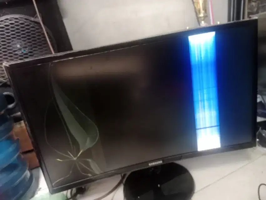 Monitor samsung curve cekung 24 inc minus layar pecah